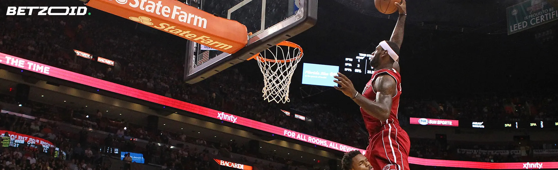 Il giocatore di pallacanestro effettua un tiro - bookmakers online con deposito di 3€.