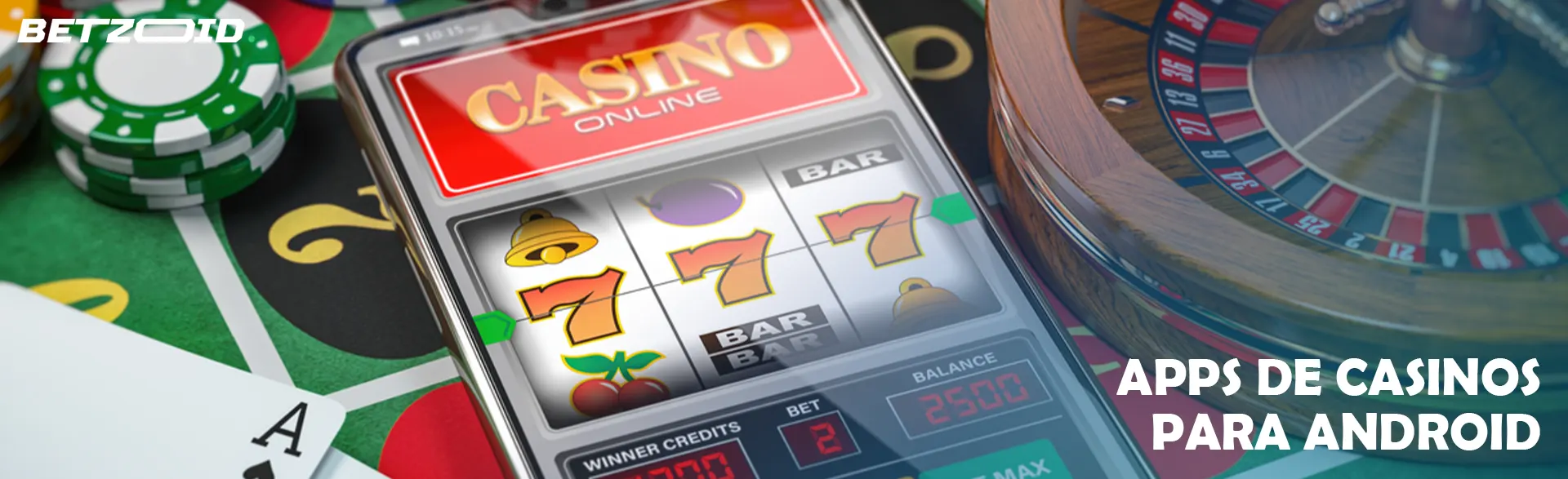 Ruleta, fichas y cartas junto a un teléfono inteligente con un casino en línea.