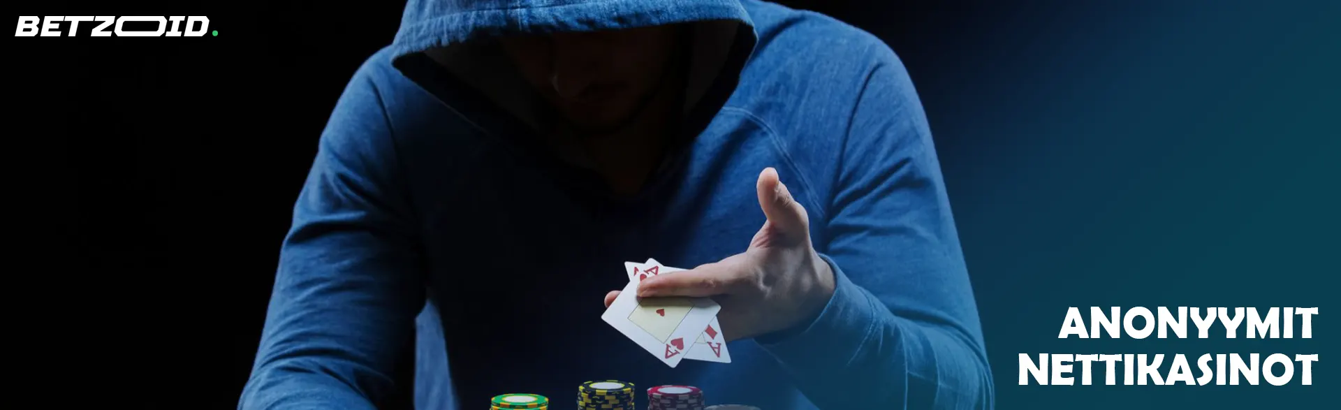 Hupussa oleva pelaaja pitelee kortteja.