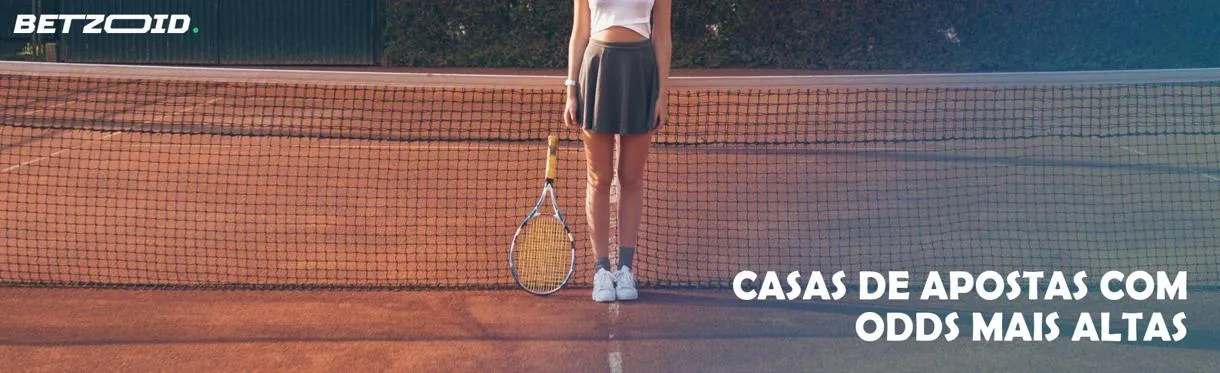 Um tenista está perto da rede com uma raquete.