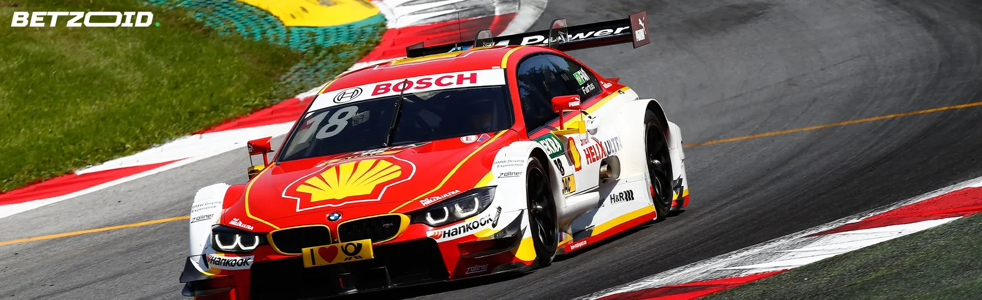 Závodní auto na trati.