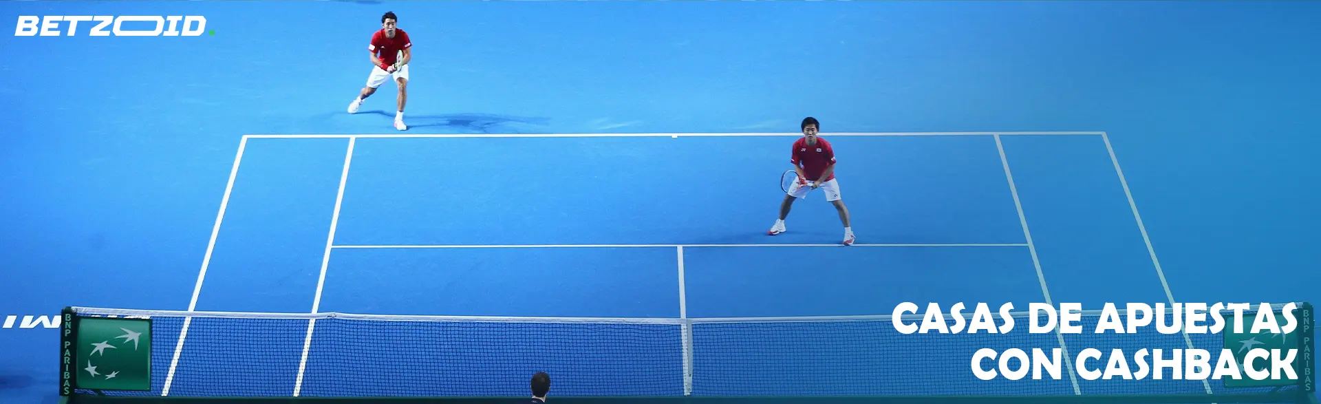 Dos tenistas en la cancha durante el partido.