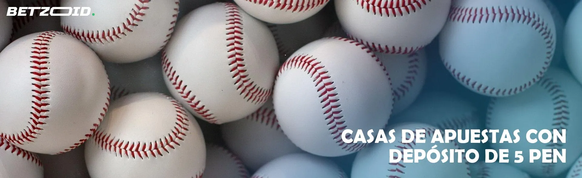 Una pila de pelotas de béisbol.