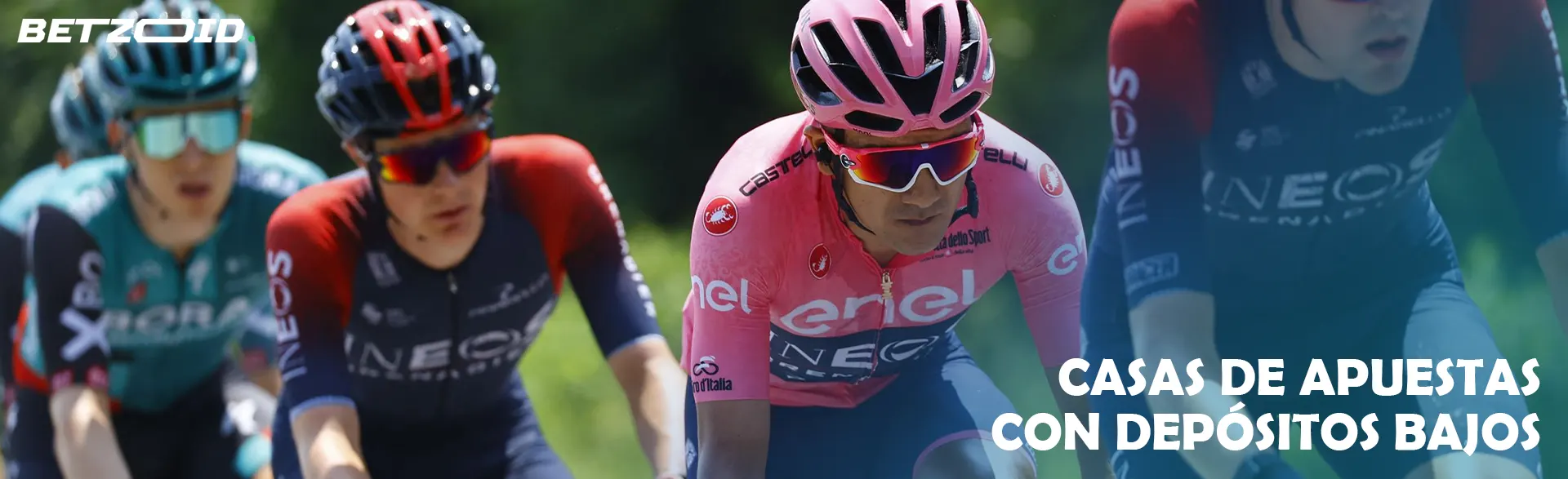 Ciclistas en la pista.