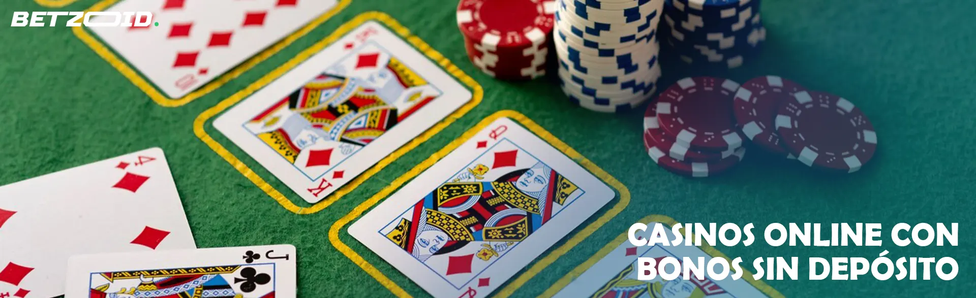 Tarjetas junto a fichas de casino.