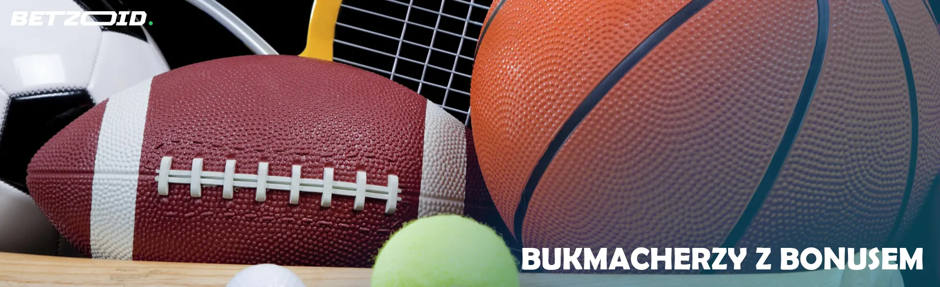 Różnorodny sprzęt sportowy.