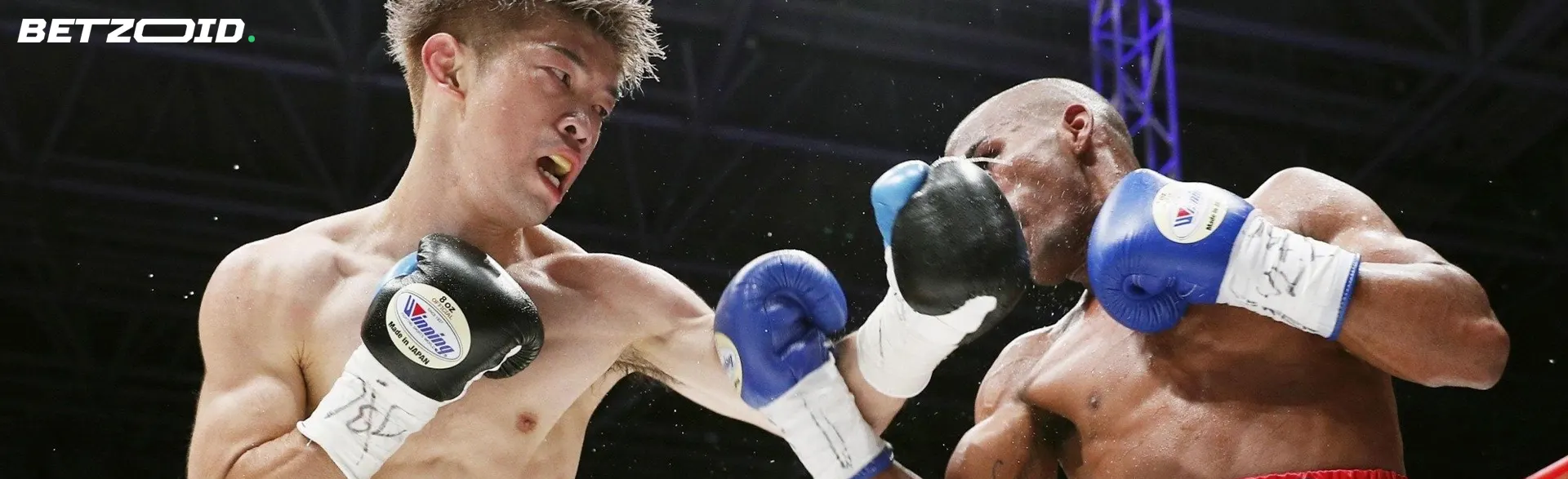 試合中にアクションを繰り広げるボクサーたち。