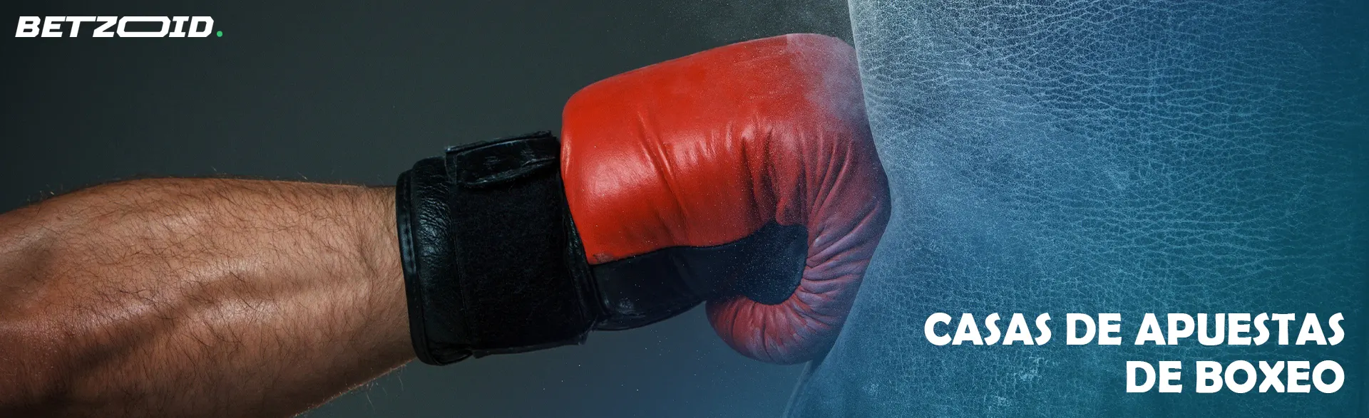 Un boxeador golpea una pera.