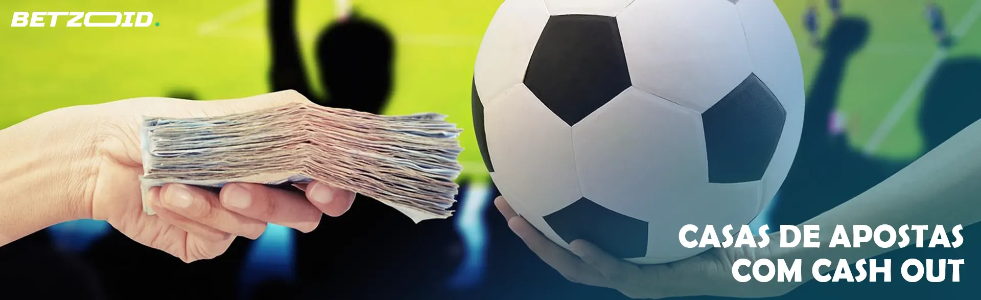 Troca de dinheiro por uma bola de futebol no fundo das arquibancadas.