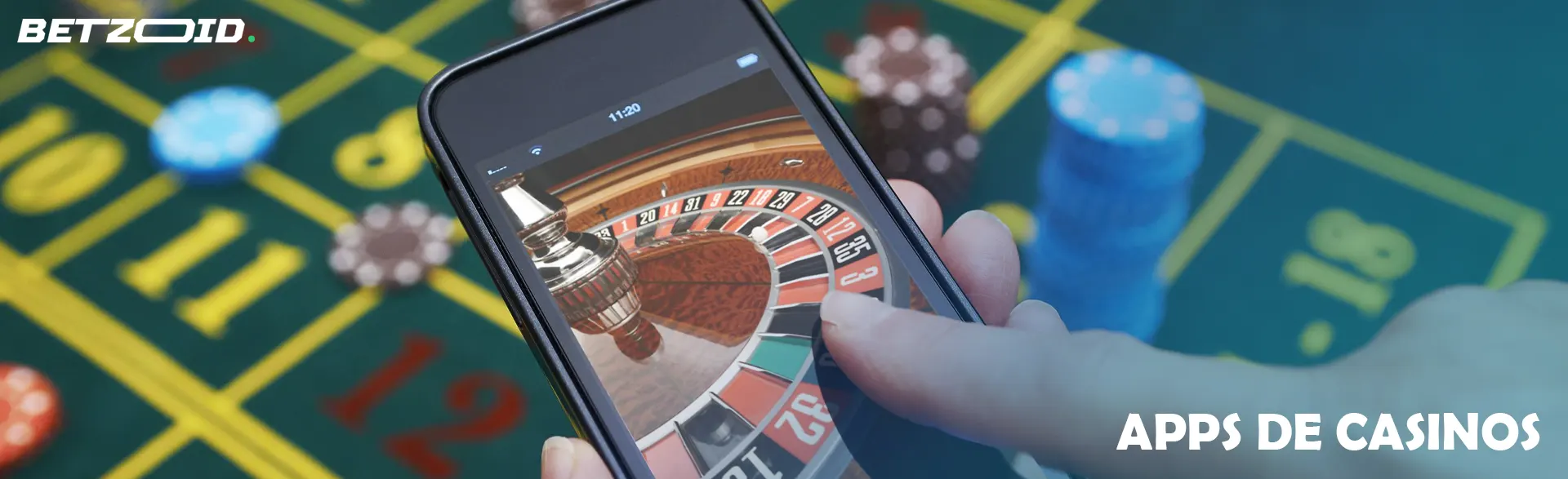 Teléfono inteligente en manos de un jugador con ruleta en línea.