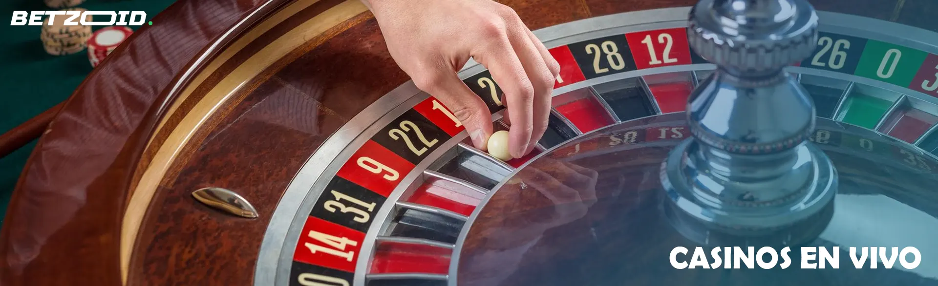 El jugador pone la bola en la ruleta.