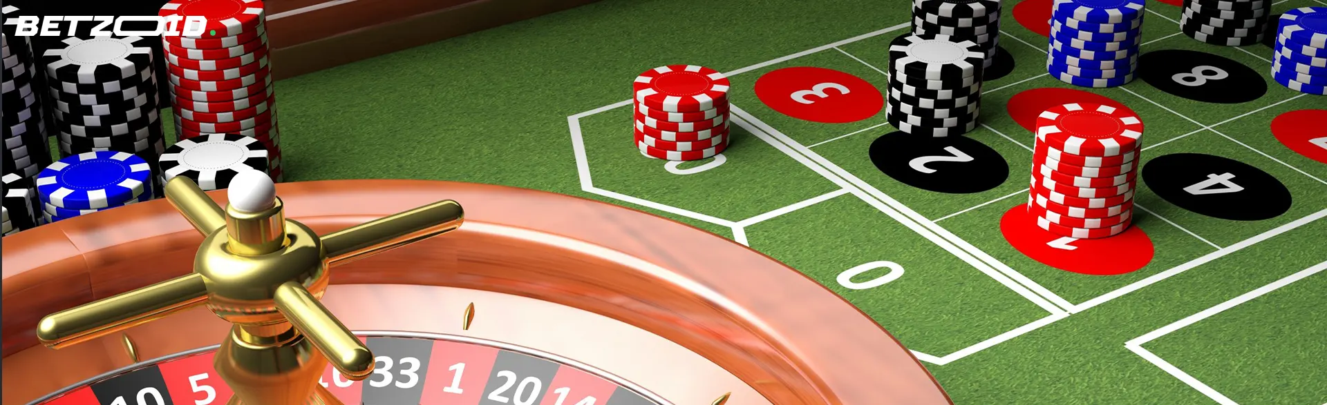 Ruota della roulette e fiches sul tavolo del casinò con deposito minimo di 2 euro.