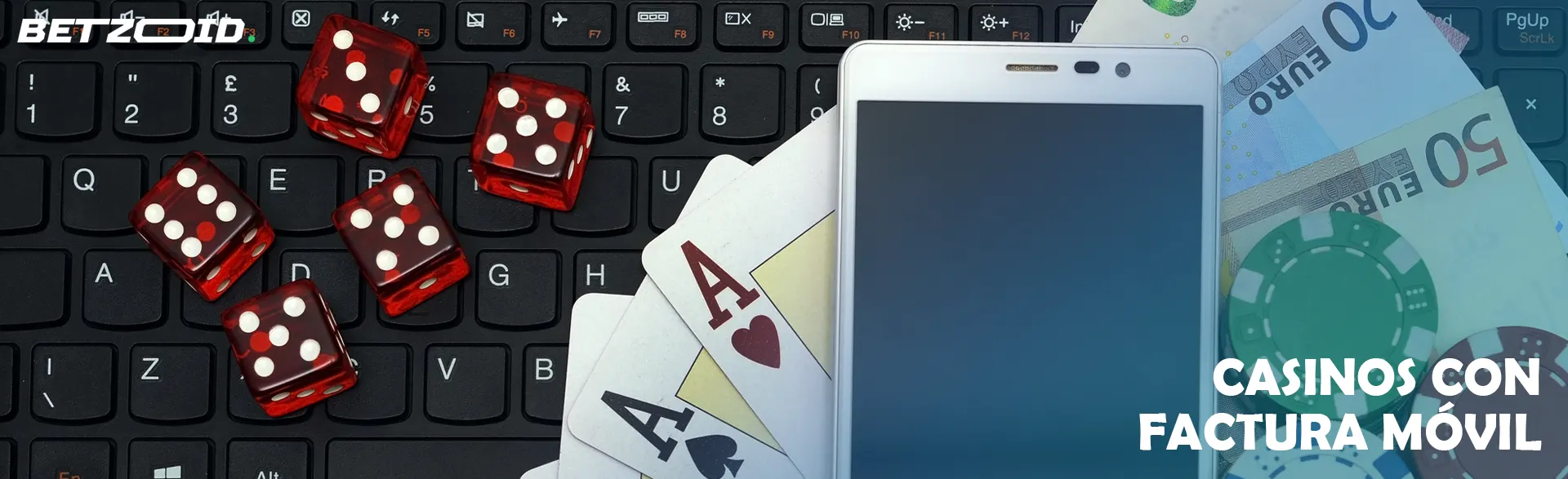 Sobre el teclado se encuentran naipes, dados, fichas y un teléfono inteligente.