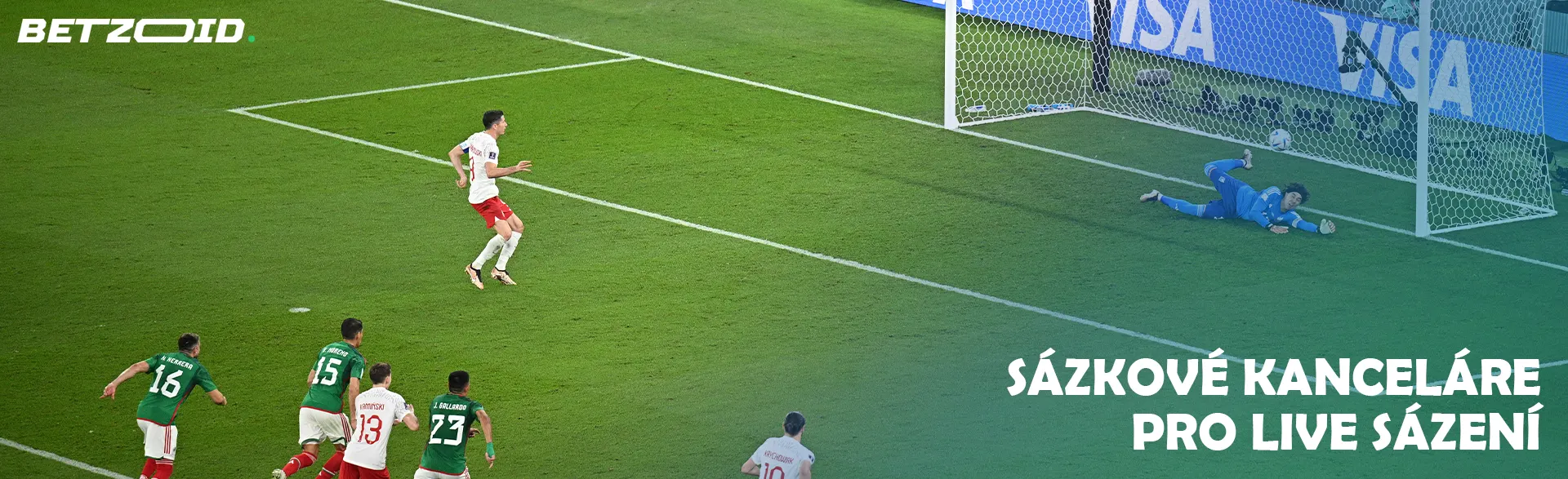 Fotbalisté v akci na hřišti během zápasu.