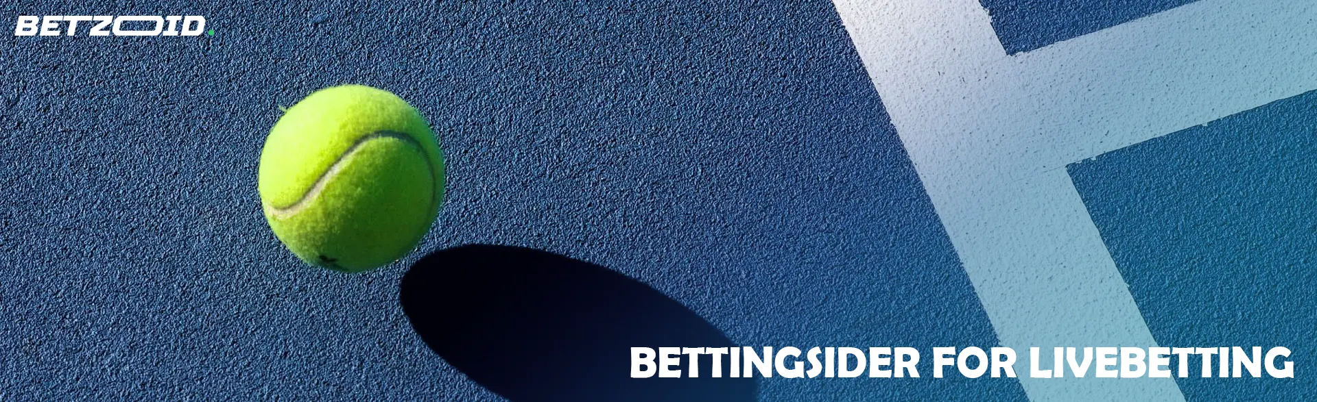 En tennisball spretter over banen.