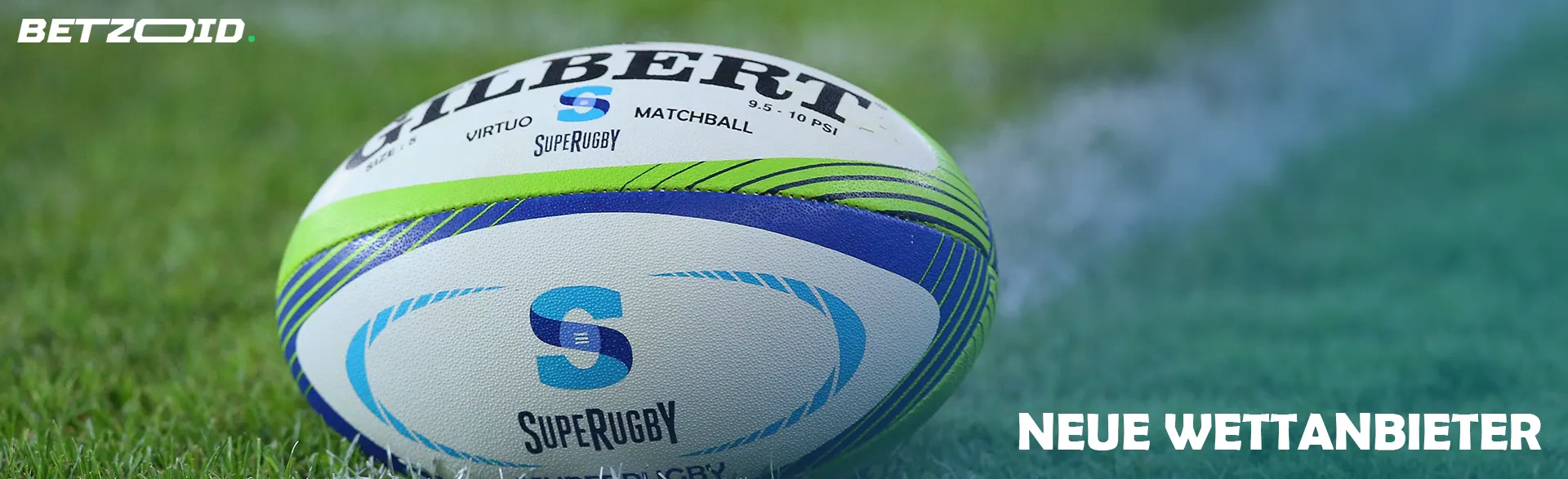 Der Rugbyball liegt auf dem Rasen.