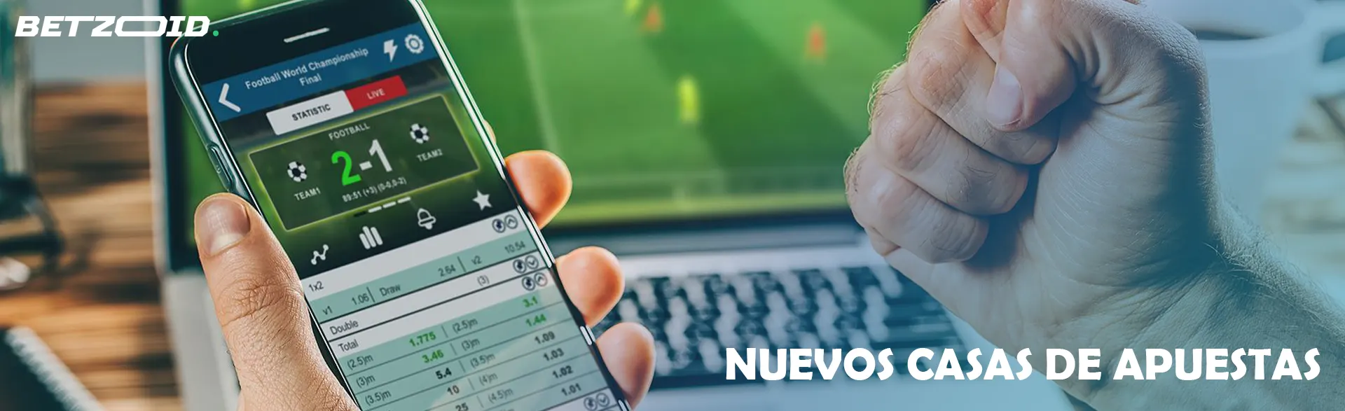 Persona celebrando una apuesta ganadora en un móvil.