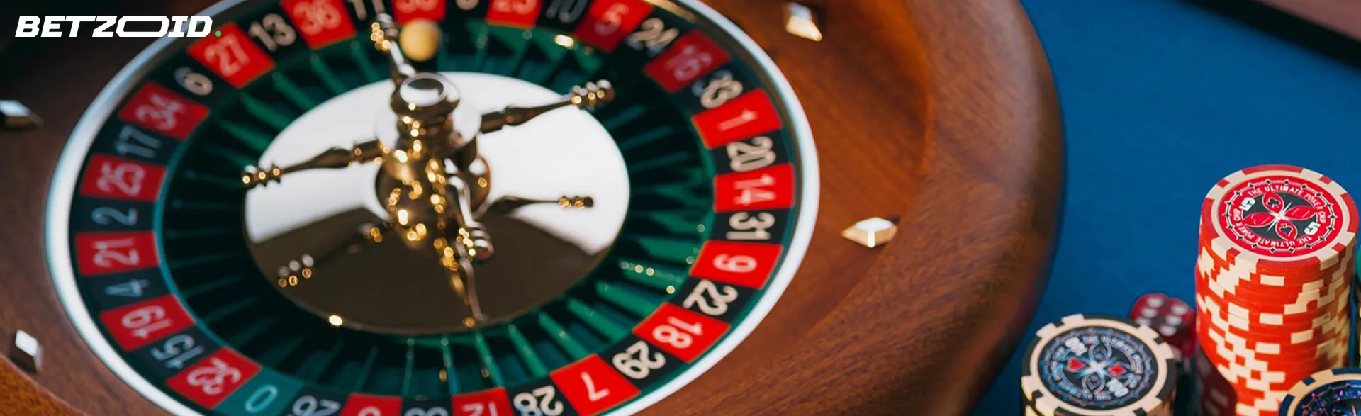 Ruleta de casinos con retiro instantaneo con fichas de apuesta en una mesa de juego.
