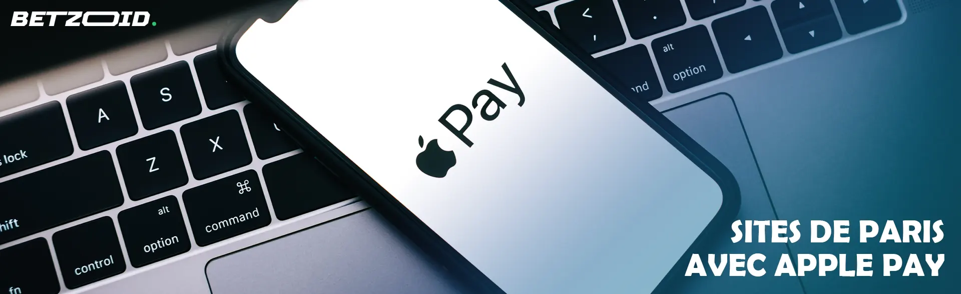 Un smartphone avec le logo Apple Pay repose sur un clavier.