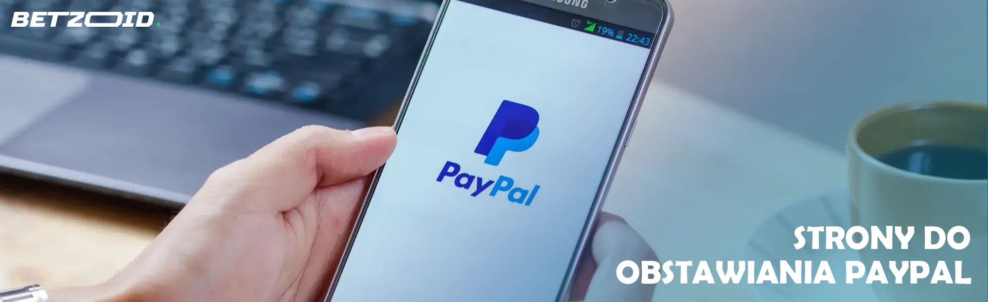 Logo PayPal na ekranie smartfona.