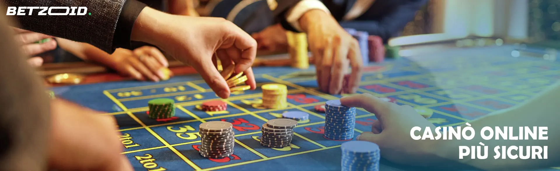 Giocatori attorno a un tavolo da roulette, mentre uno di loro posiziona delle fiches sul tavolo.