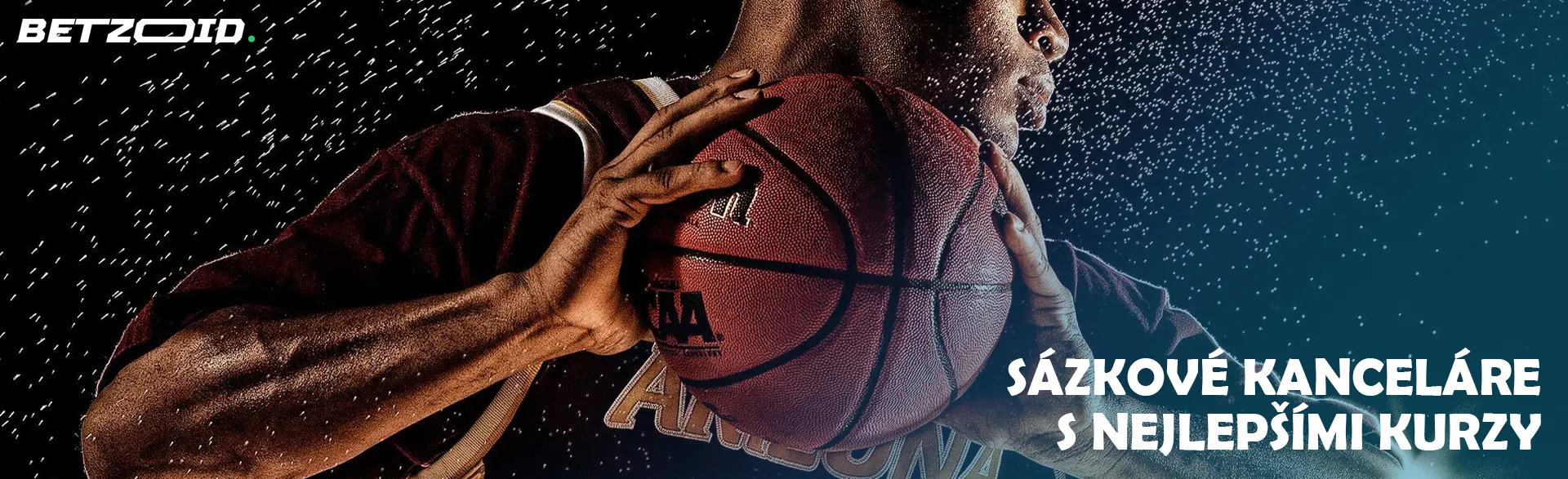 Basketbalista drží míč v dešti.