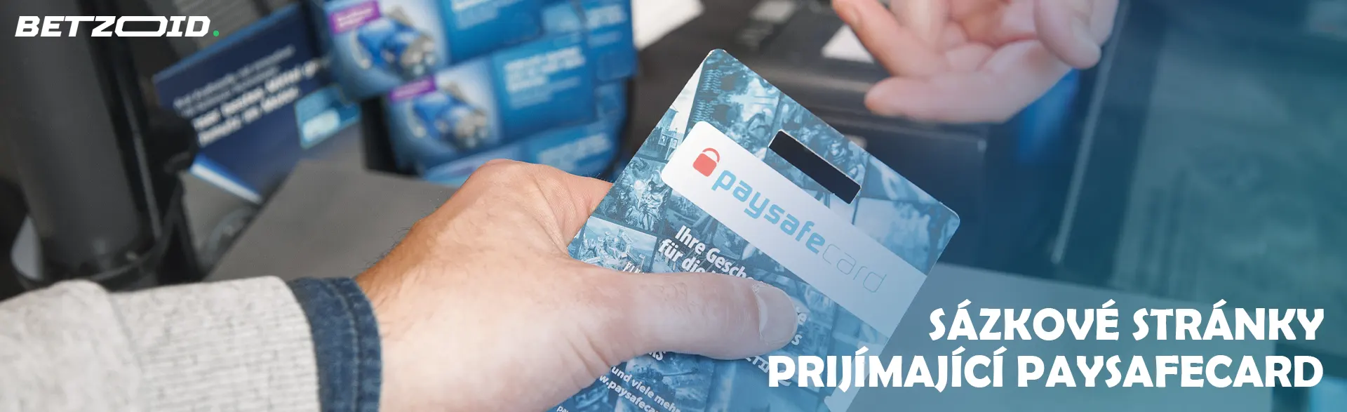 Ruka držící Paysafecard.