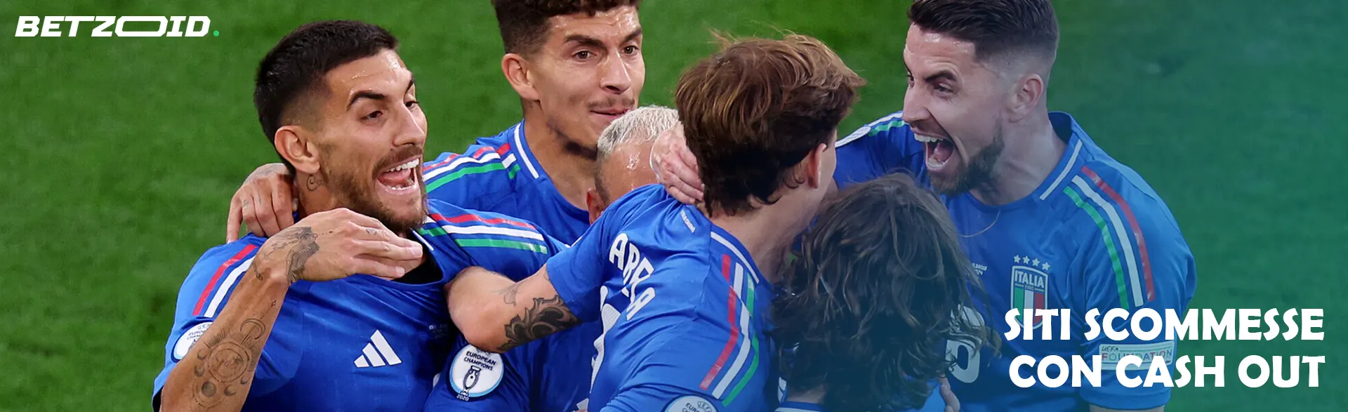 I giocatori di football in uniforme blu festeggiano un gol.