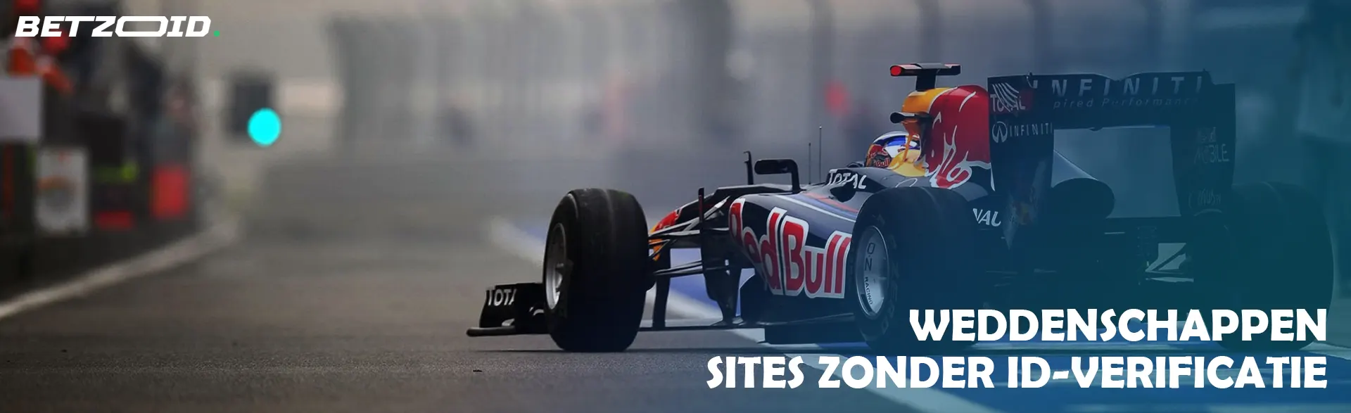 Formule 1-wagen op het circuit.