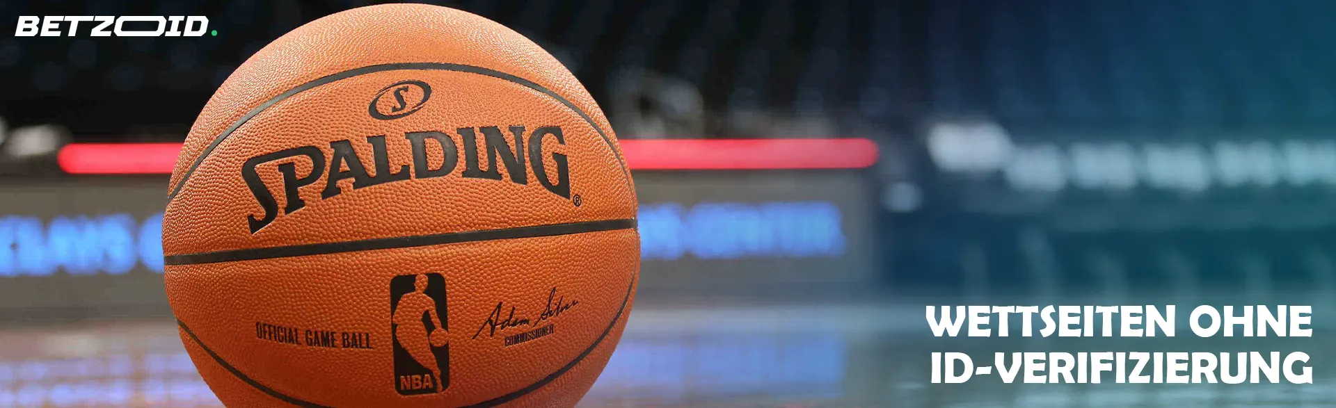 Der Basketball liegt auf dem Boden.